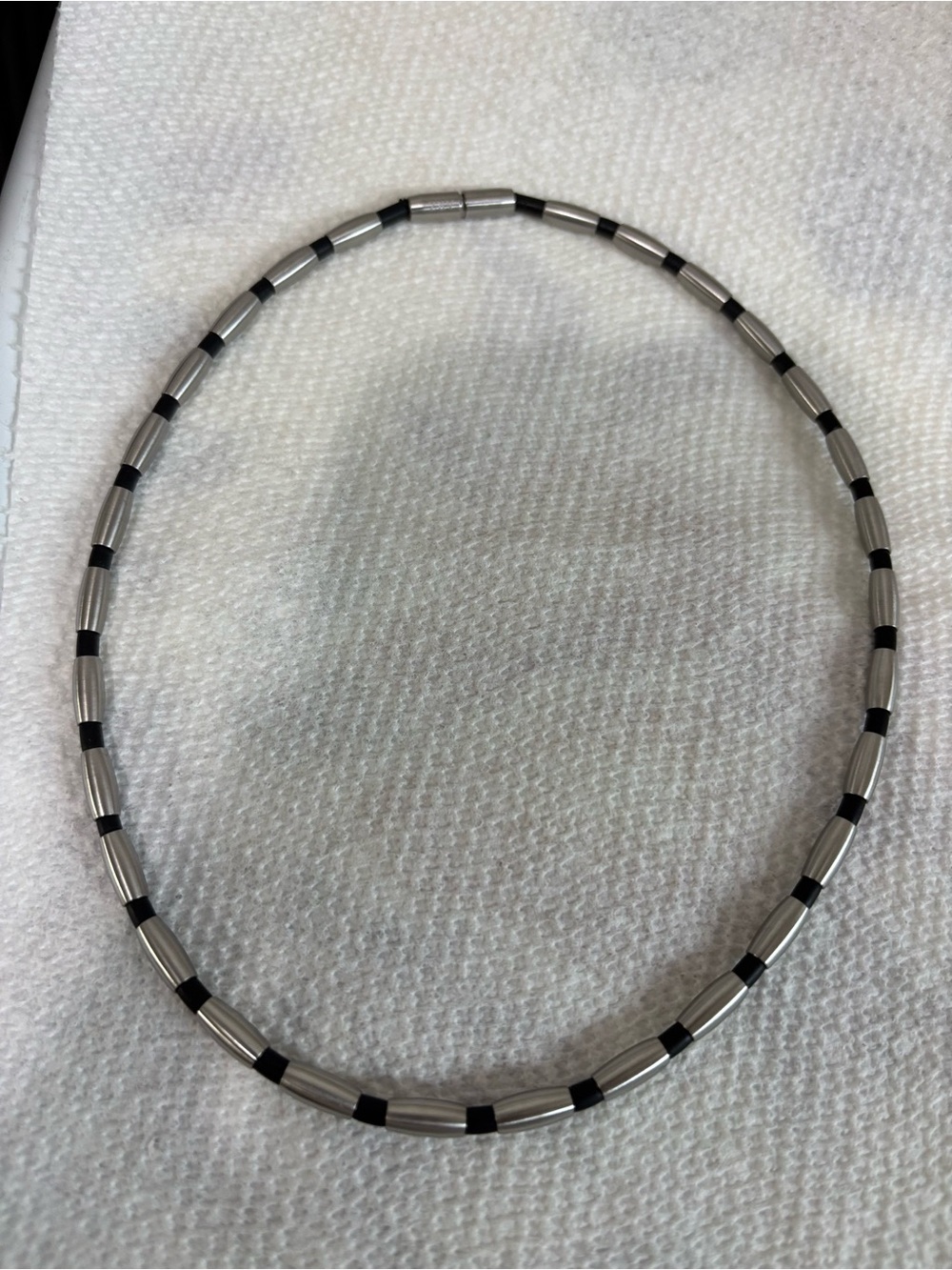 Like new Stainless Steel Choker Magnetic Necklace